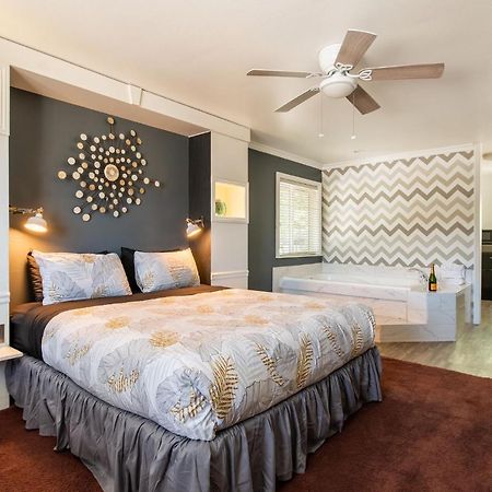 Big Bear Spa Suites ビッグ・ベアー・レイク エクステリア 写真