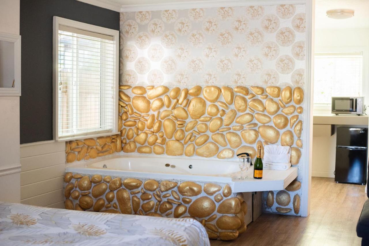 Big Bear Spa Suites ビッグ・ベアー・レイク エクステリア 写真