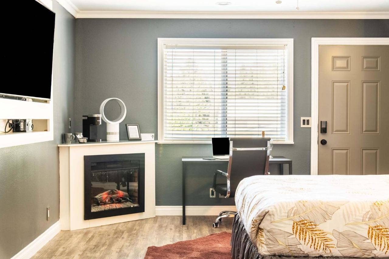 Big Bear Spa Suites ビッグ・ベアー・レイク エクステリア 写真