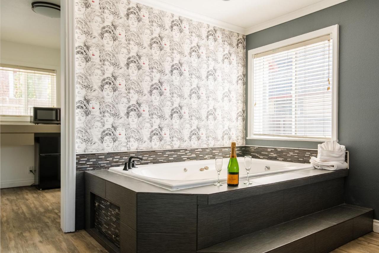 Big Bear Spa Suites ビッグ・ベアー・レイク エクステリア 写真